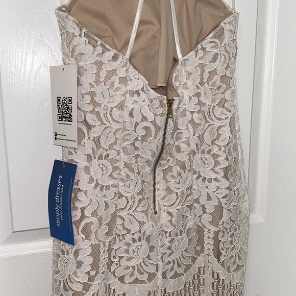 Halter lace cocktail dress - Picture 6 of 8